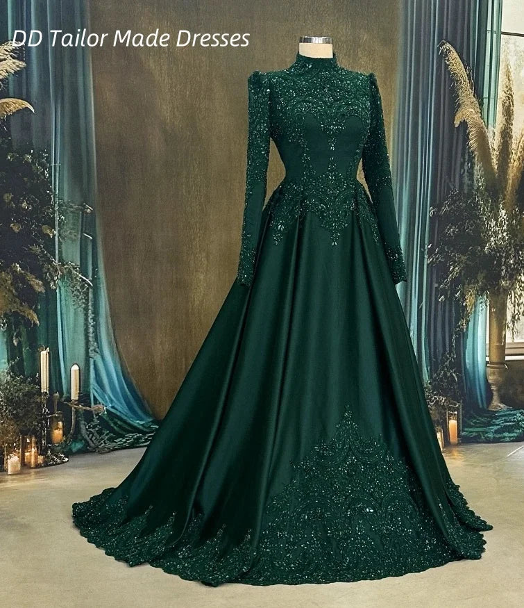 Elegant Green Muslim Evening Dress – Long Sleeve High Collar Formal Gown with Beaded Lace Detail
