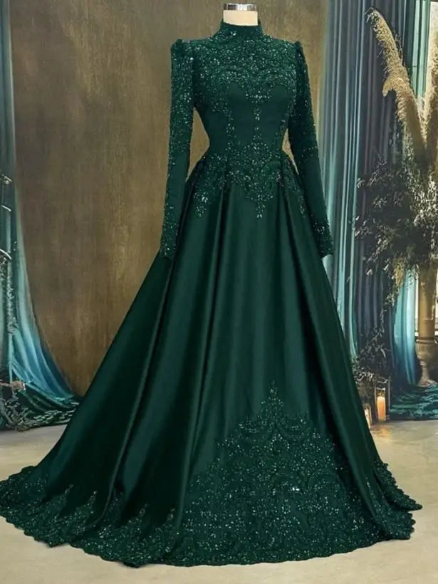 Elegant Green Muslim Evening Dress – Long Sleeve High Collar Formal Gown with Beaded Lace Detail